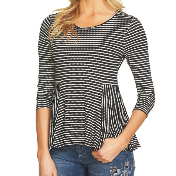 CeCe | Scalloped Knit Swing Top Black & White - Picture 4 of 6